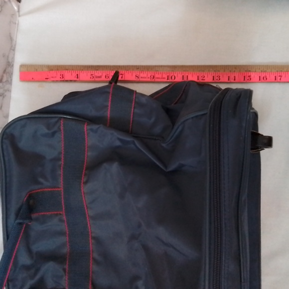 Princess Cruises Wheeled Expandable luggage bag w/ Samsonite toiletry bag - Picture 7 of 16